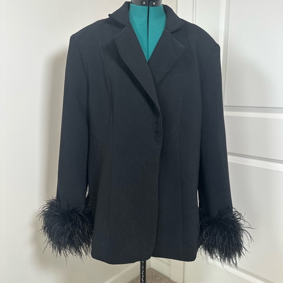 House of CB Esme Black Oversized Blazer with Feather Cuffs Size L+ - Picture 3 of 16